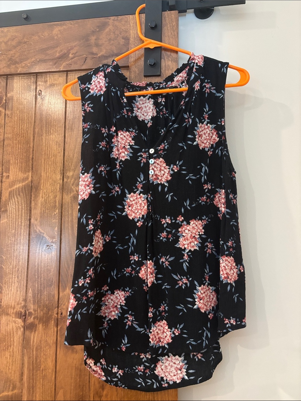 Pink Clover Black Sleeveless Floral Button-Front Camisole